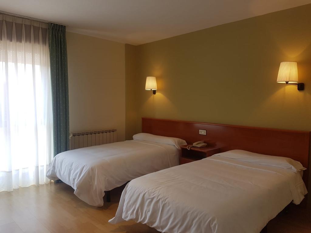 Hotel Arcea Villaviciosa Eksteriør bilde