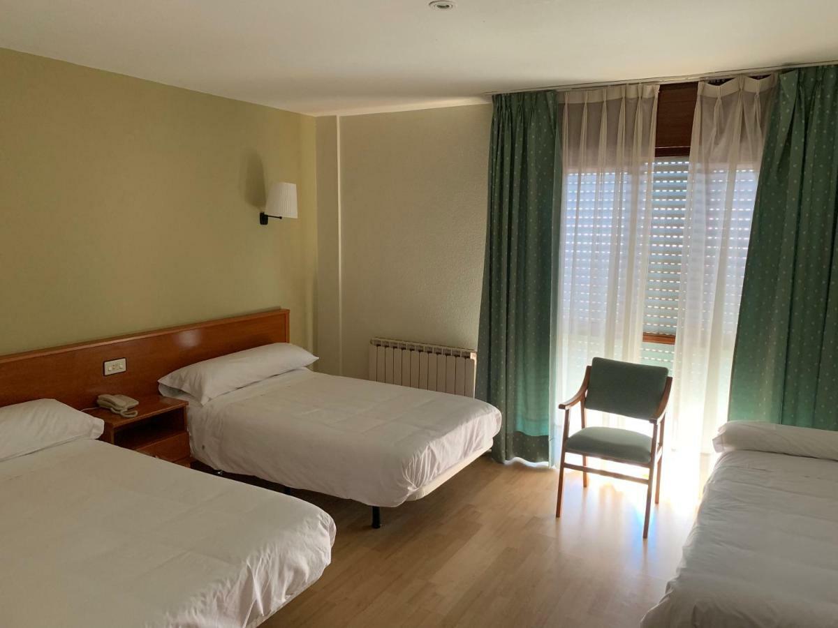 Hotel Arcea Villaviciosa Eksteriør bilde